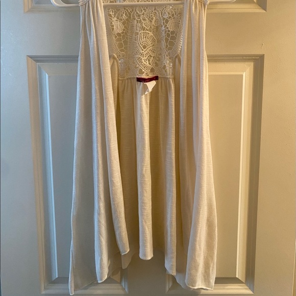 Cream, lightweight, vest. Crochet design in back - Picture 7 of 8